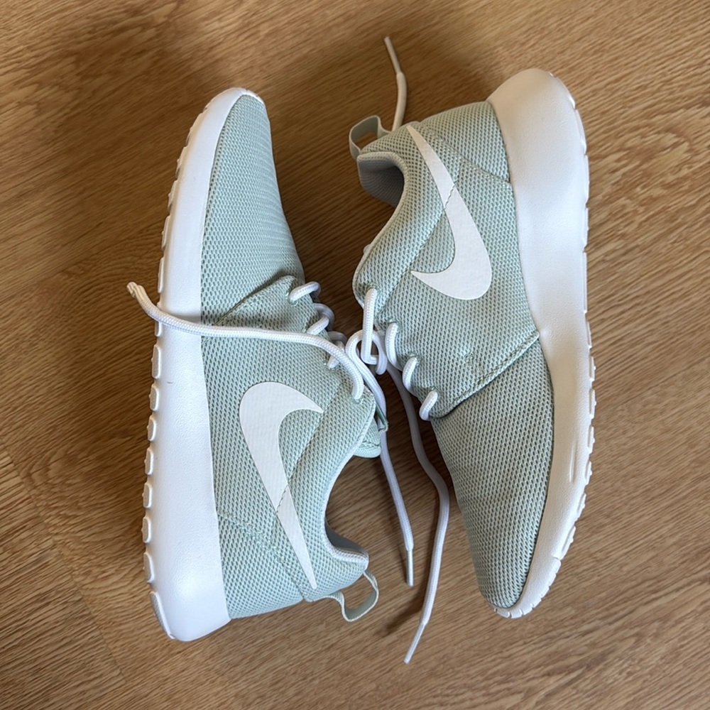👟Mint Green Nike Sneaker Size 6